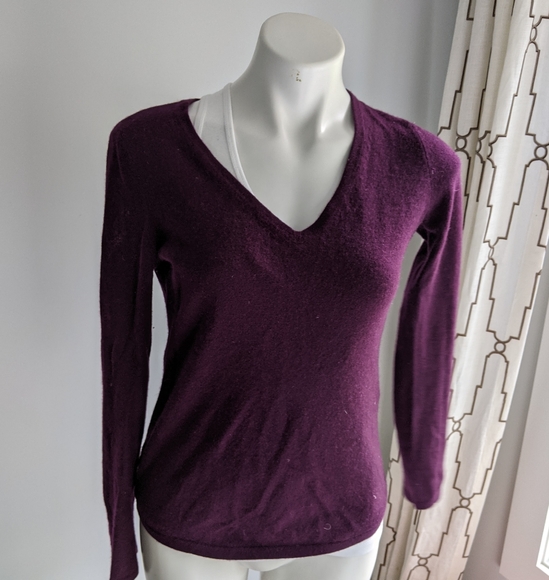 Saks Fifth Ave Purple Vneck Cashmere pullover Sweater Small - Picture 1 of 15